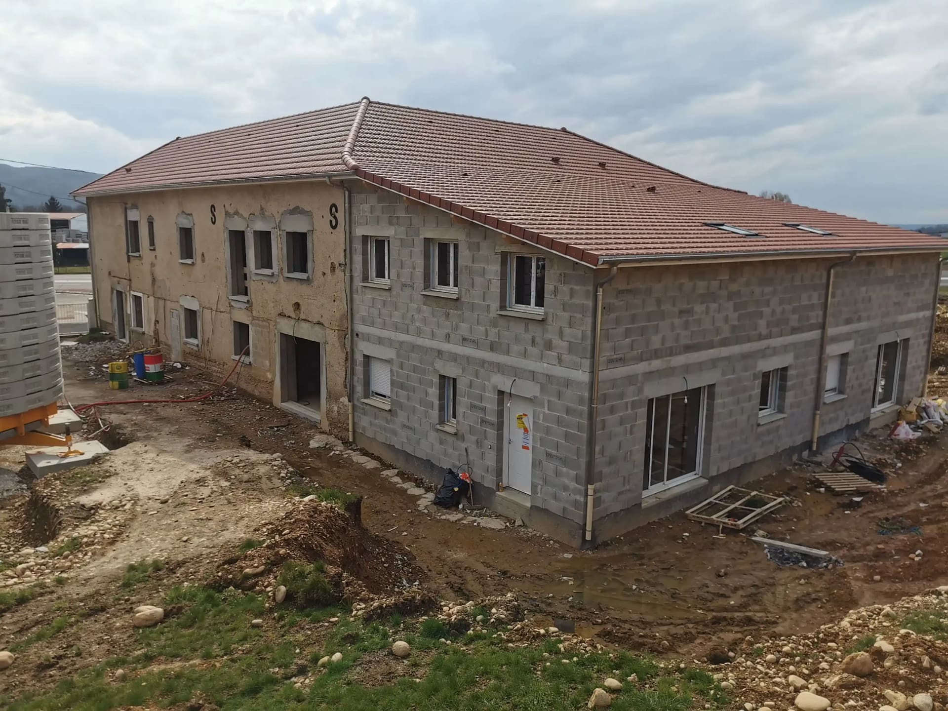 Rénovation et création de 10 logements dans bâtisse en pisé